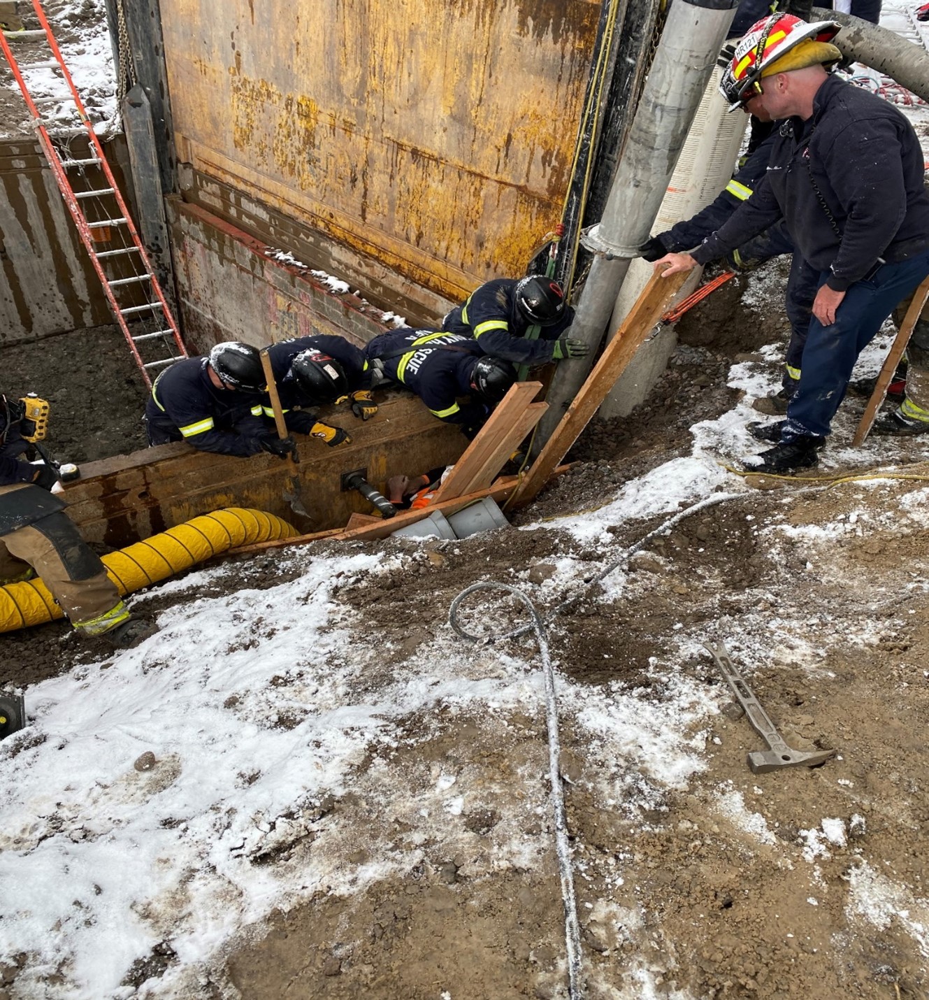 outside-the-trench-box-using-hydrovac-for-safe-efficient-trench